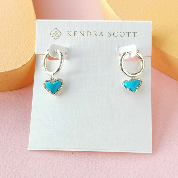Kendra Scott - Ari Heart Turquoise Magnesite Gold Huggie Earrings - NEW - Picture 1 of 3